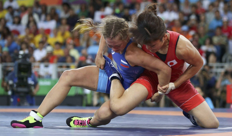 В женской борьбе определились победительницы в десяти весовых категориях