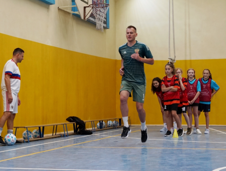 Футбол в школе - уроки от звезд - фото14