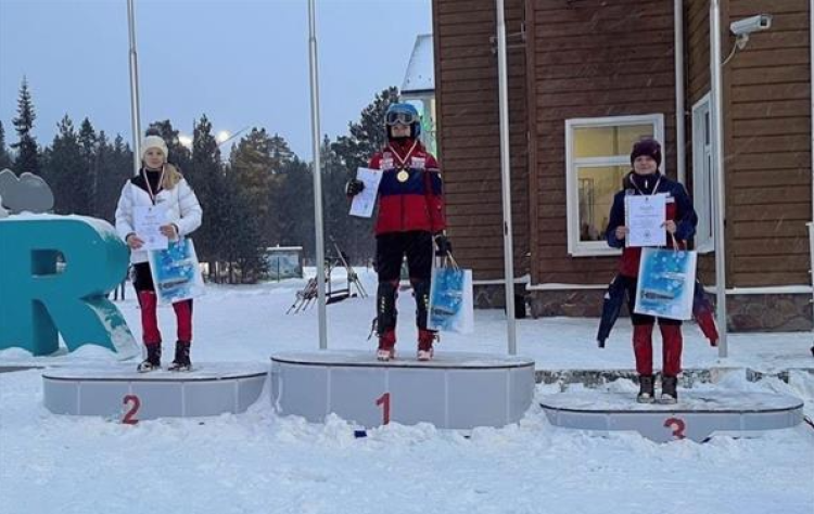 Горные лыжи - Полярные Зори - слалом U16 - фото1