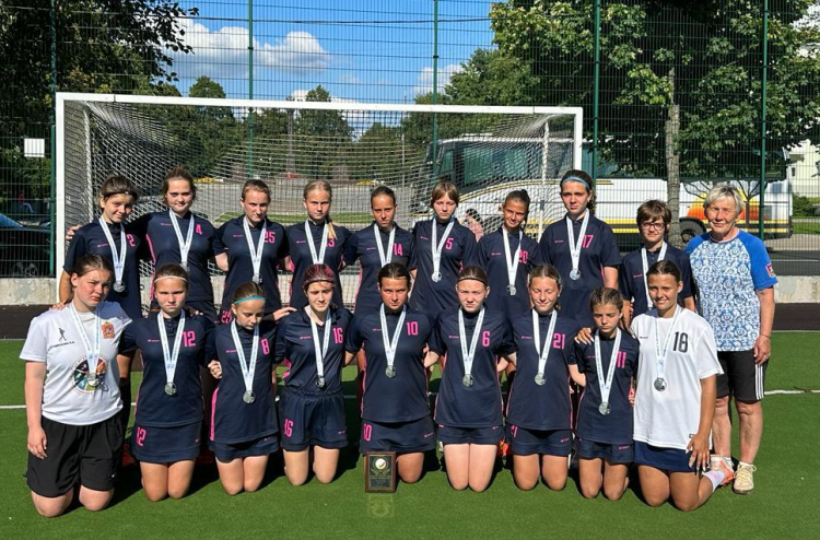 Хоккей на траве - Выборг девушки 12-14 лет - фото1