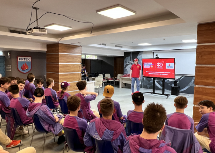 Хоккей - программа ФХР Красная Машина - Мы команда в Артеке - фото1