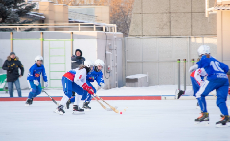 Хоккей с мячом - Красноярск девушки 16-17 лет - фото1