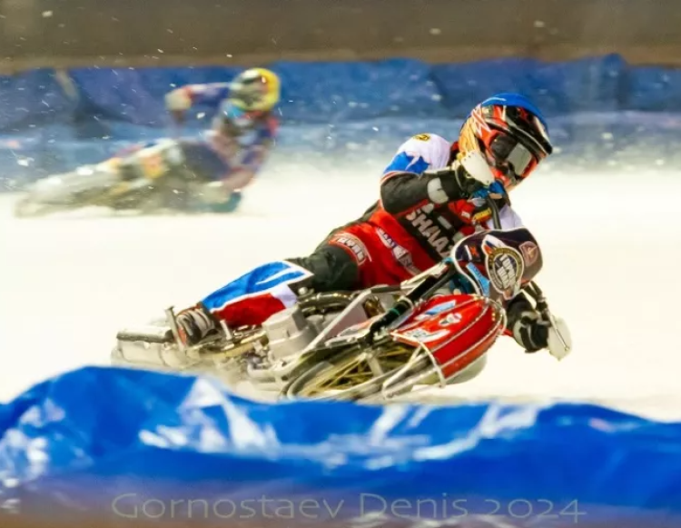 В Шадринске (Курганская область) на стадионе "Торпедо" одним днем пойдет командное первенство России по мотогонкам на льду с участием семи команд