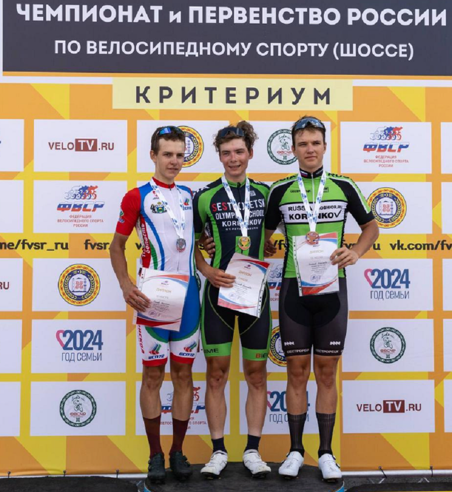 Велоспорт - шоссе Грозный 2024 - критериум юниоры 17-18 лет - фото1