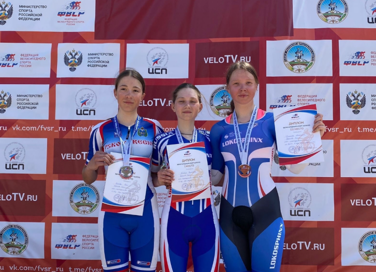 Велоспорт - шоссе Майкоп - гонка в гору - юниорки 17-18 лет девушки 15-16 лет - фото1