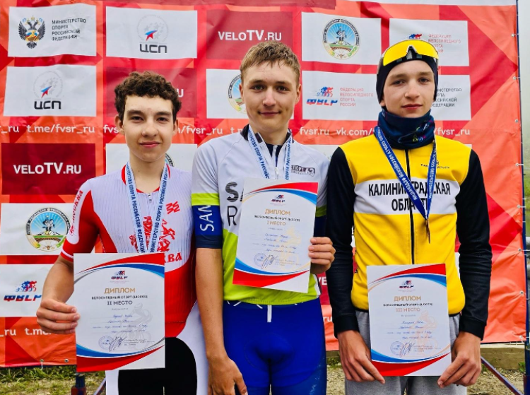 Велоспорт - шоссе Майкоп - гонка в гору - юниоры 17-18 лет - фото1