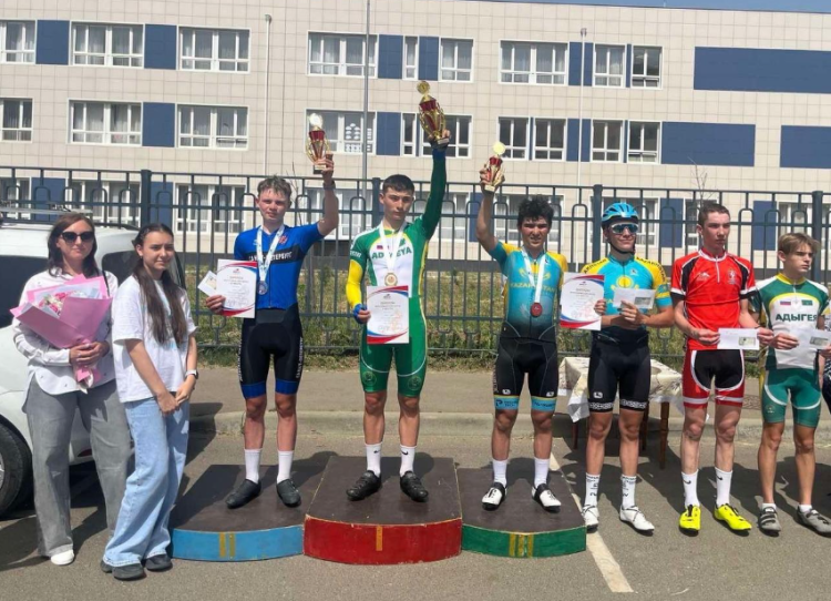 Велоспорт - шоссе Майкоп - гонка в гору - юниоры 17-18 лет - фото3