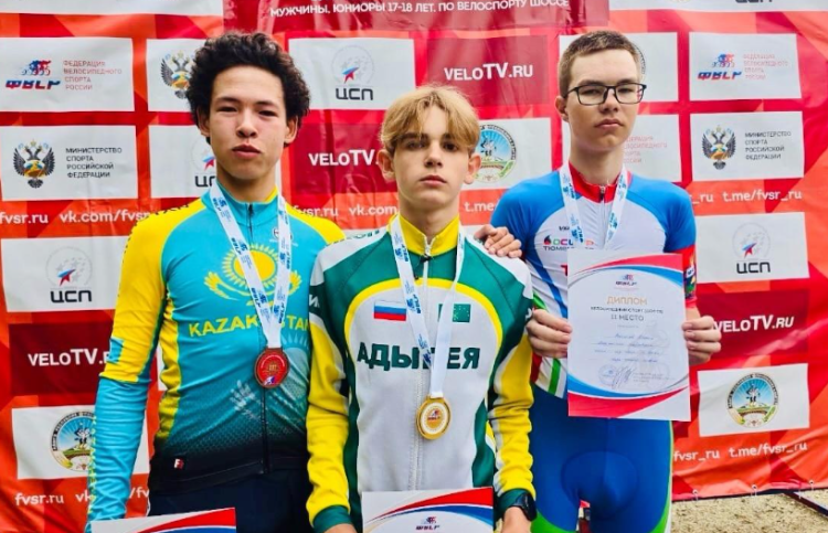 Велоспорт - шоссе Майкоп - гонка в гору - юниоры 17-18 лет - фото4