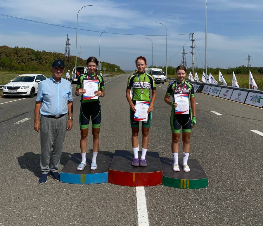 Велоспорт - шоссе - Майкоп групповая и критериум - юниорки - фото1